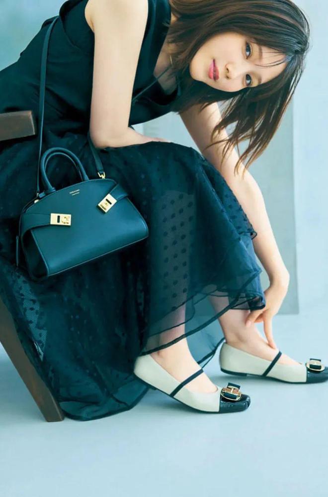 风暴平台注册:她的休闲穿搭正在被更多人模仿!邻家女孩超适合!