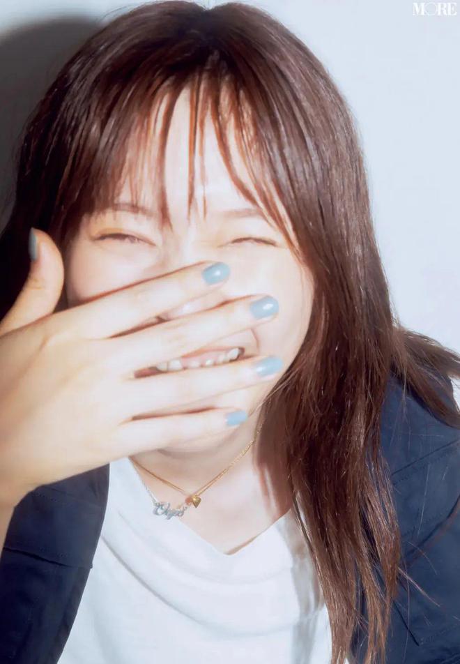 风暴平台注册:她的休闲穿搭正在被更多人模仿!邻家女孩超适合!