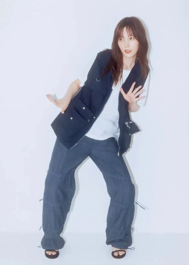 风暴平台注册:她的休闲穿搭正在被更多人模仿!邻家女孩超适合!