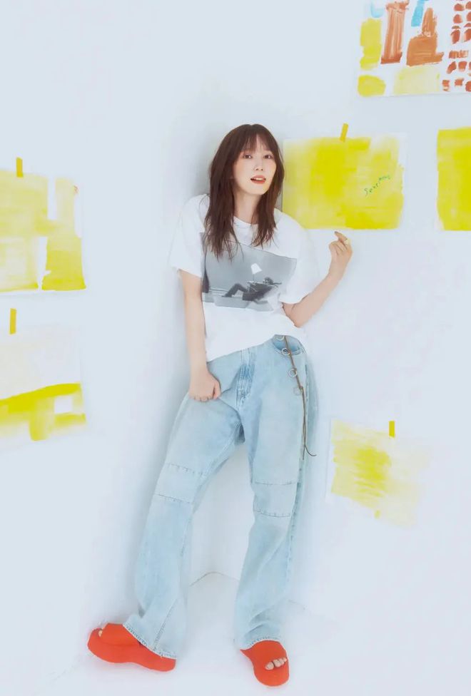 风暴平台注册:她的休闲穿搭正在被更多人模仿!邻家女孩超适合!