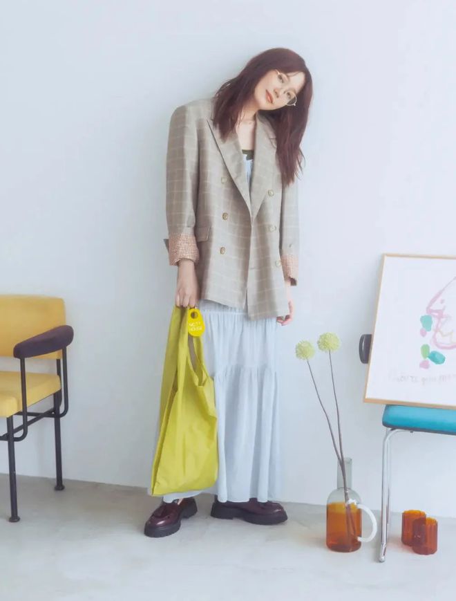 风暴平台注册:她的休闲穿搭正在被更多人模仿!邻家女孩超适合!