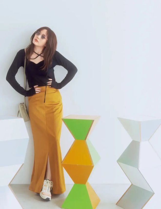 风暴平台注册:她的休闲穿搭正在被更多人模仿!邻家女孩超适合!