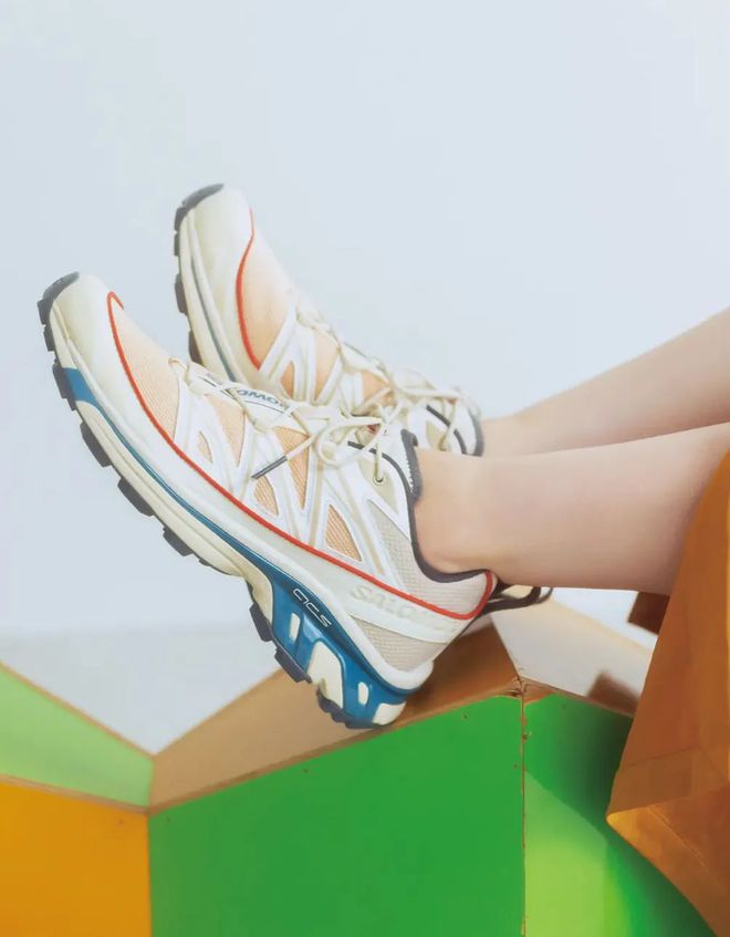 风暴平台注册:她的休闲穿搭正在被更多人模仿!邻家女孩超适合!