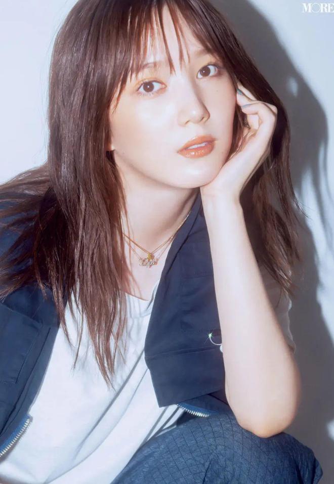 风暴平台注册:她的休闲穿搭正在被更多人模仿!邻家女孩超适合!